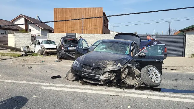 Foto Accident la Osica de Sus. Mai multe autoturisme implicate (FOTO)