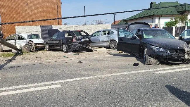 Foto Accident la Osica de Sus. Mai multe autoturisme implicate (FOTO)
