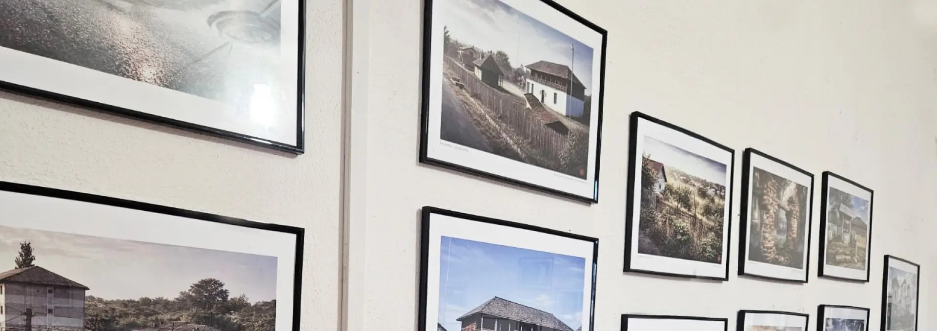 Foto „Rădăcini” la Stoicănești: Vernisajul emoționant prin care satul românesc prinde din nou glas