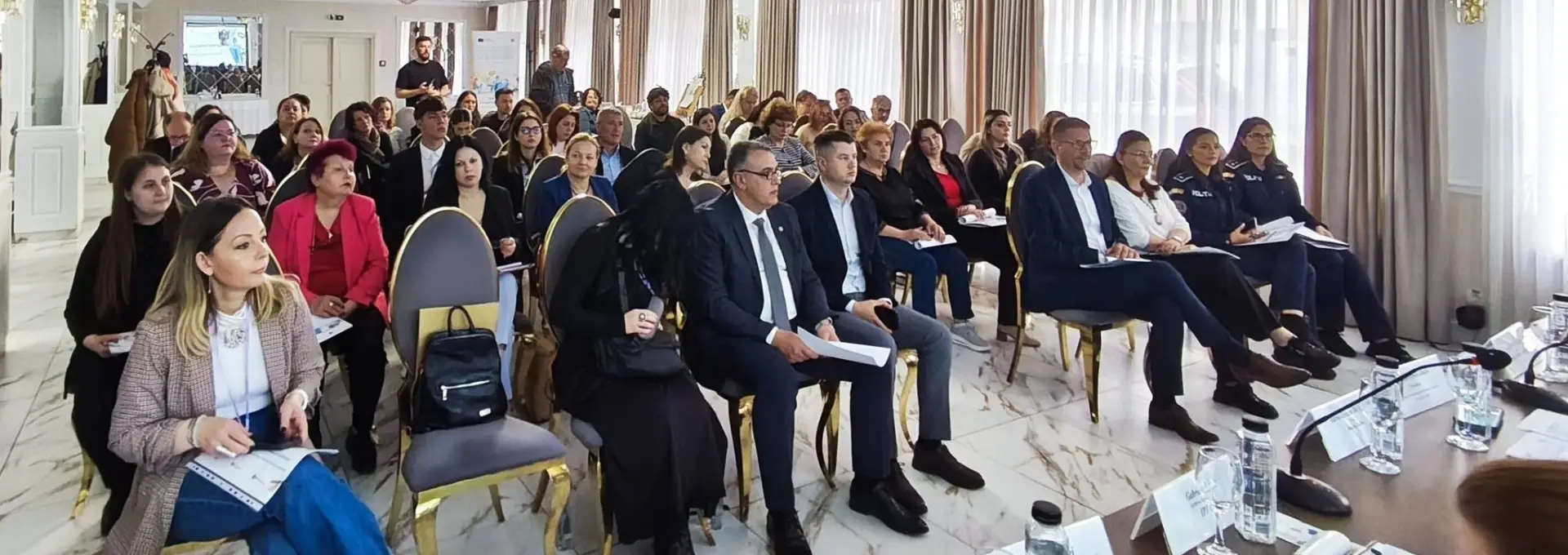 Foto Digitalizare pentru siguranța celor mici: Numărul unic 119 se modernizează în județul Olt