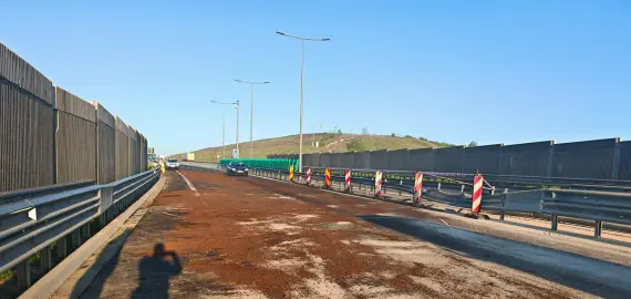 Foto Accident noaptea trecută pe DEx12: Două persoane rănite, după impactul între un camion, un TIR şi un autoturism