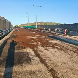 Foto Accident noaptea trecută pe DEx12: Două persoane rănite, după impactul între un camion, un TIR şi un autoturism