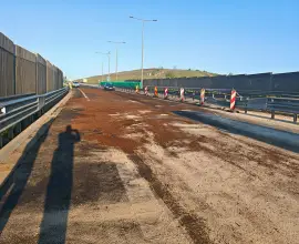 Foto Accident noaptea trecută pe DEx12: Două persoane rănite, după impactul între un camion, un TIR şi un autoturism