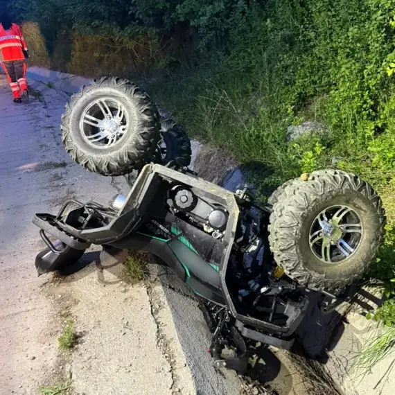 Foto Un bărbat a murit după ce s-a răsturnat cu ATV-ul în localitatea Sprâncenata