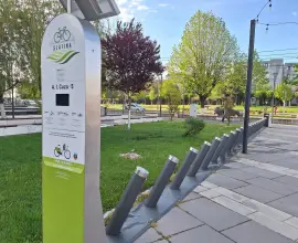 Foto Proiectul „Bike sharing” din Slatina, blocat în depozit: „Primarul pedalează în gol”