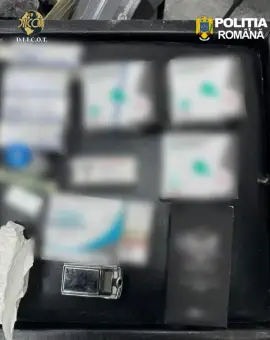 Foto Rețea de trafic de cocaină destructurată la Slatina. Tranzacții de 1.000 de lei pentru droguri de mare risc