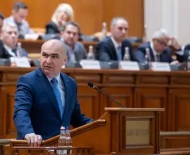 Foto Moţiunea de cenzură împotriva guvernului Bolojan ar putea fi dezbătută pe 5 mai