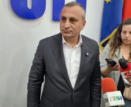 Foto Oprescu: Pentru ce să-i dau bani incompetentului de la Slatina? Să-i ducă către DUS unde s-a dezvoltat o adevărată conductă de scos banii fără licitație?