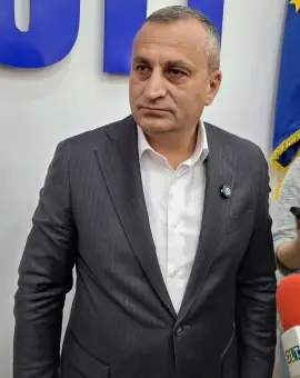 Foto Oprescu: Pentru ce să-i dau bani incompetentului de la Slatina? Să-i ducă către DUS unde s-a dezvoltat o adevărată conductă de scos banii fără licitație?