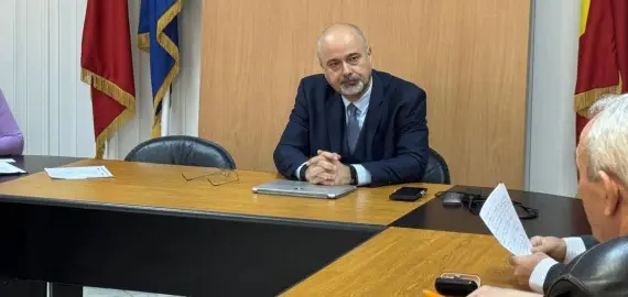 Foto Prefectul Emil Albotă a demisionat