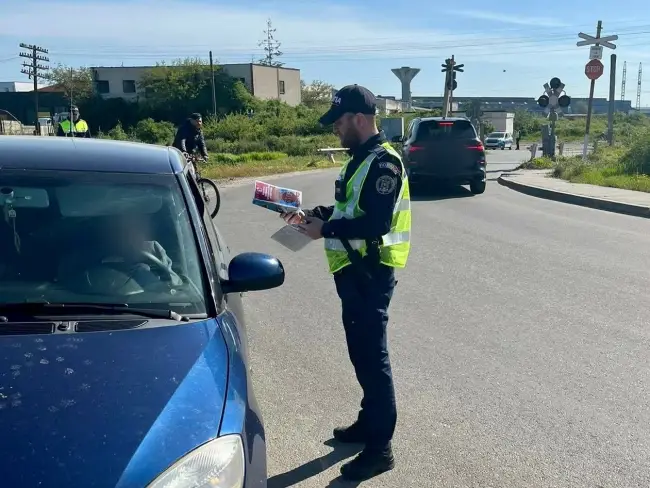 Foto Polițiștii din Olt, campanie pentru siguranța la calea ferată