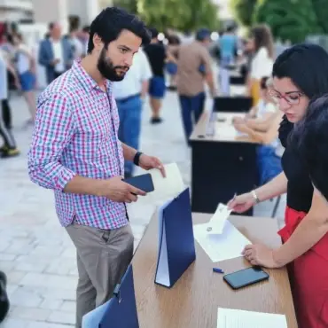 Foto Bursa locurilor de muncă, în Slatina şi Caracal, pe data de 8 mai