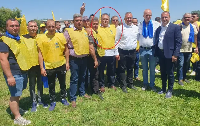 Foto Cine este polițistul reținut de DNA: Fiul unui fost ofițer de Gardă Financiară, condamnat cu suspendare, apropiat de liderii PNL Olt