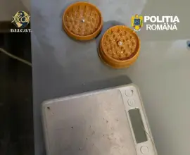 Foto Doi bărbați din Olt, arestați preventiv pentru trafic de droguri de risc și mare risc