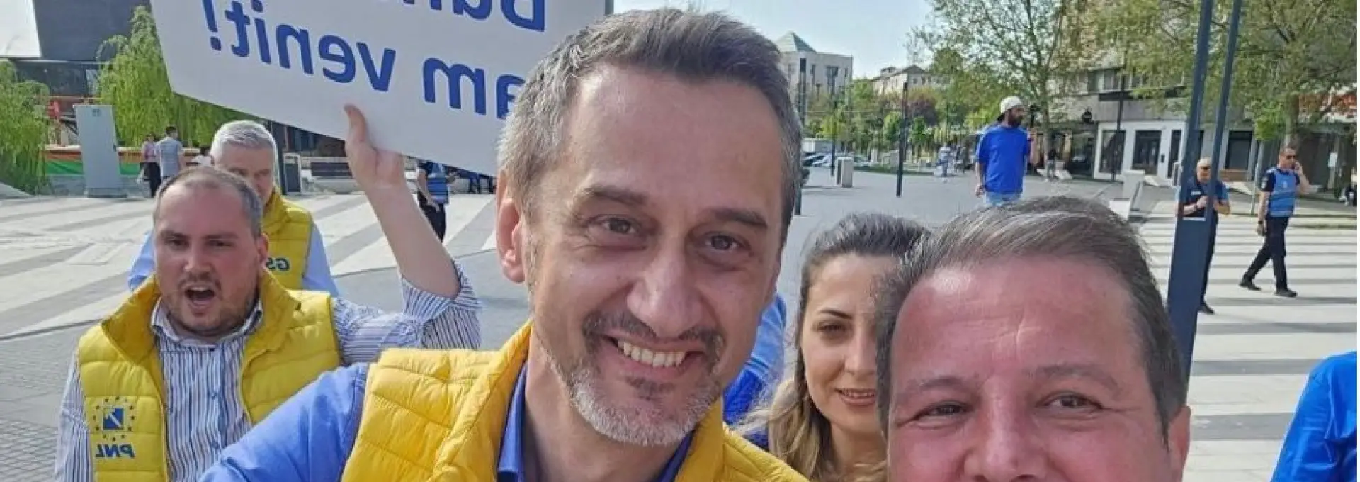 Foto De Mezzo îi creşte salariul pensionarului special Rădoi, de la Poliţia Locală