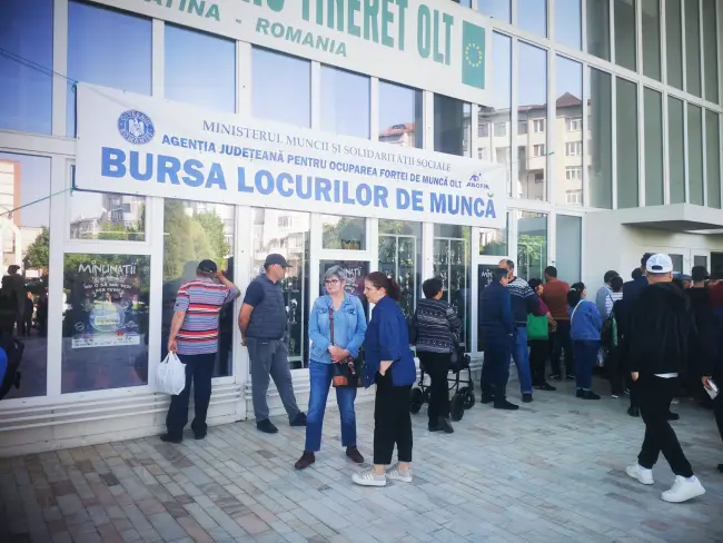 Foto Puțini candidați interesați real de angajare la Bursa Locurilor de Muncă organizată în Slatina şi Caracal