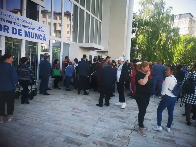 Foto Puțini candidați interesați real de angajare la Bursa Locurilor de Muncă organizată în Slatina şi Caracal