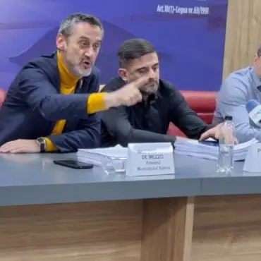 Foto Recompensă pentru eșec la Slatina: Sporuri de mii de euro pentru primar şi camarila sa, în timp ce orașul pierde proiecte europene