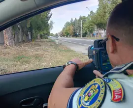 Foto 29 de permise reținute de polițiștii olteni în weekend. Vitezomanii și șoferii băuți, în vizorul oamenilor legii