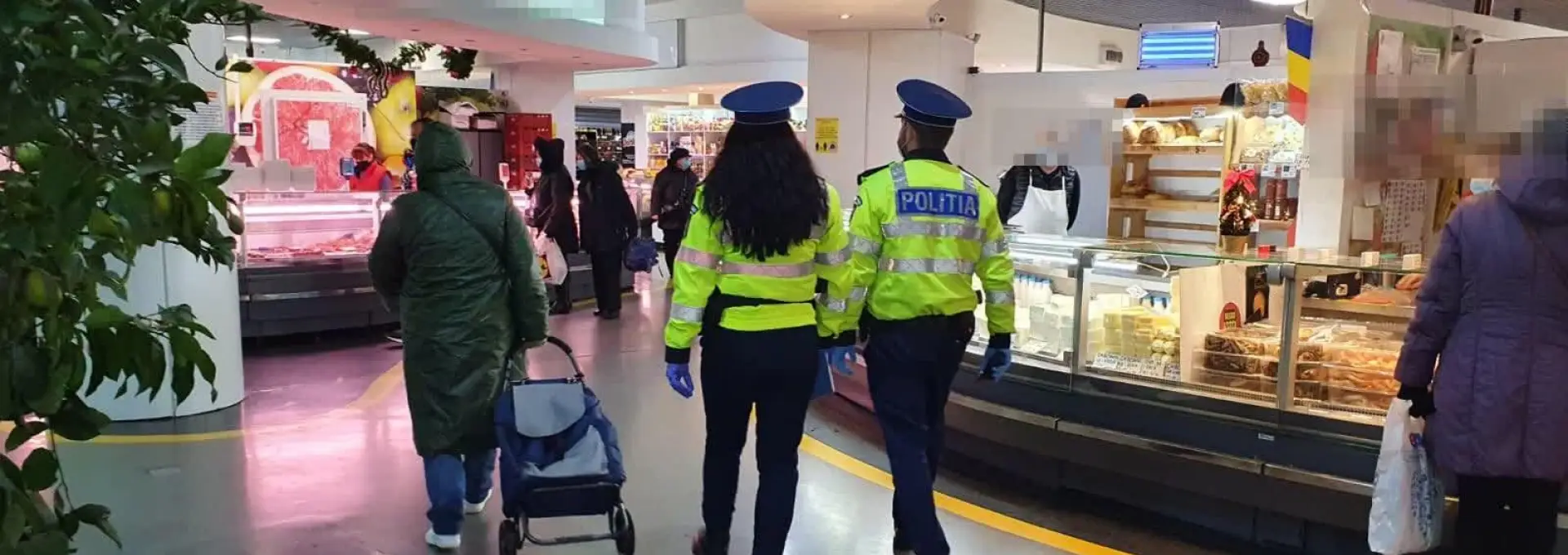 Foto Fiul unui cunoscut milionar din Craiova, prins în timp ce fura haine dintr-un magazin din mall