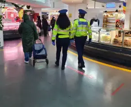 Foto Fiul unui cunoscut milionar din Craiova, prins în timp ce fura haine dintr-un magazin din mall