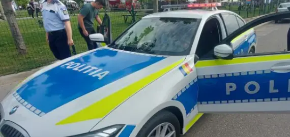 Foto Reţinut de poliţişti după ce şi-a bătut bunicul pe stradă, în Caracal