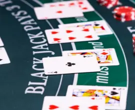 Foto Cum Să Joci Blackjack: Online vs. La Cazinou Fizic - Ce Alege Un Jucător Experimentat