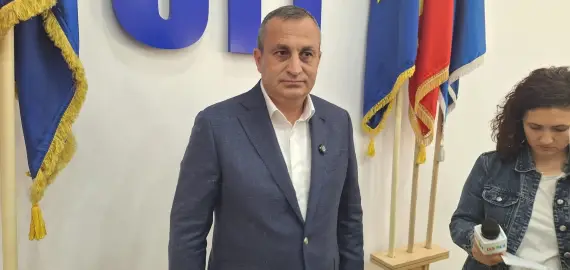Foto Marius Oprescu, mesaj către De Mezzo: „Infractorule! Zgâriai pe la porţi pe la Milcov şi pe la Craiova”
