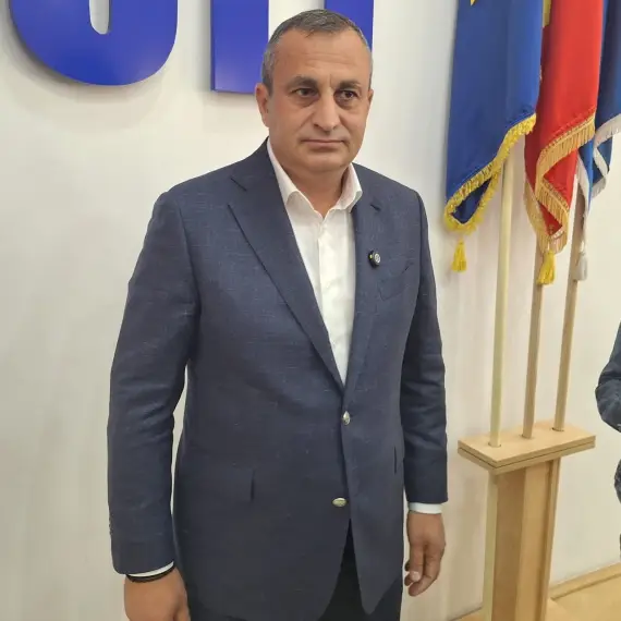Foto Marius Oprescu, mesaj către De Mezzo: „Infractorule! Zgâriai pe la porţi pe la Milcov şi pe la Craiova”
