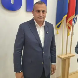 Foto Marius Oprescu, mesaj către De Mezzo: „Infractorule! Zgâriai pe la porţi pe la Milcov şi pe la Craiova”