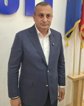 Foto Marius Oprescu, mesaj către De Mezzo: „Infractorule! Zgârâiai pe la porţi pe la Milcov şi pe la Craiova”