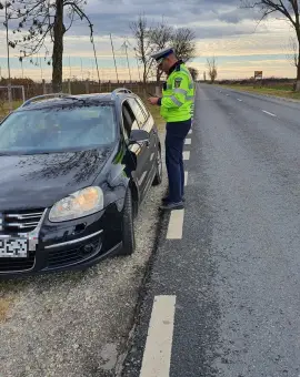 Foto Depistat cu 107 km/h în Studina. Şoferul avea permisul suspendat