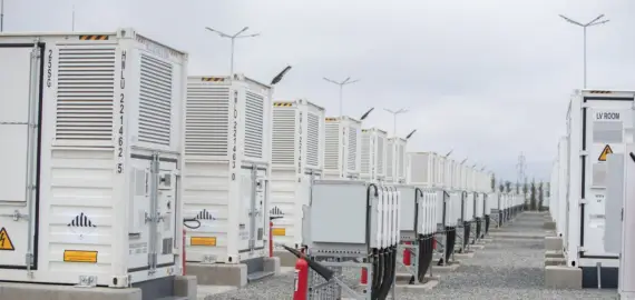 Foto Mega-investiție în baterii: Județul Olt devine polul stocării de energie cu sprijinul unui gigant austriac