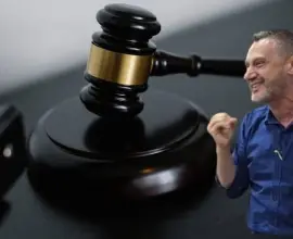Foto Primăria Slatina, din nou bună de plată. Încă o concediere ilegală a lui De Mezzo, întoarsă de instanță