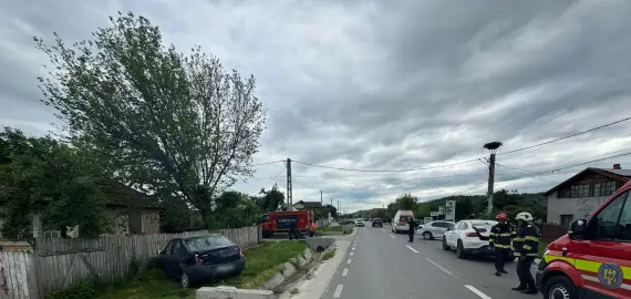 Foto Accident cu două autoturisme implicate la Teslui
