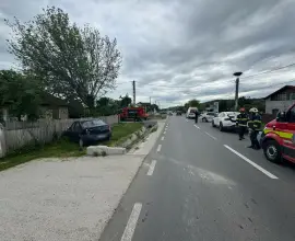 Foto Accident cu două autoturisme implicate la Teslui