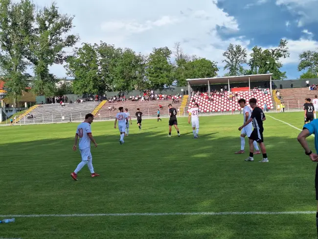 Foto Academica Balş, victorie cu Jiul Petroşani în încheierea sezonului