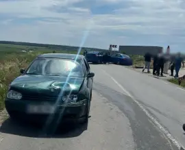 Foto Accident în Brebeni cu trei autoturisme implicate
