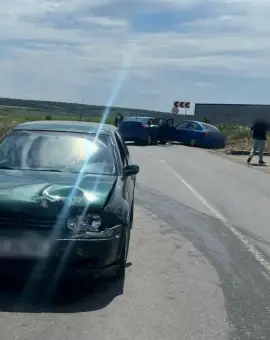 Foto Accident în Brebeni cu trei autoturisme implicate