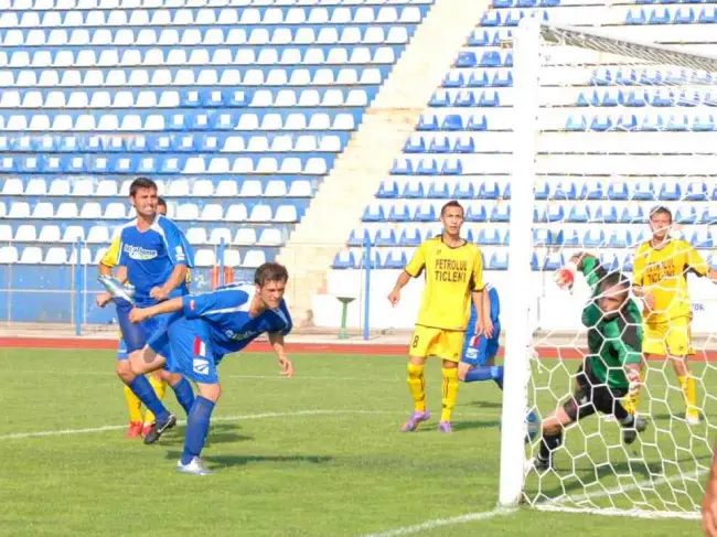 Foto Petrolul Ţicleni - CSM Slatina, rezultat final 0-4. Slătinenii merg în Liga a III-a. Marius Popa: „Echipa a fost peste aşteptările mele“