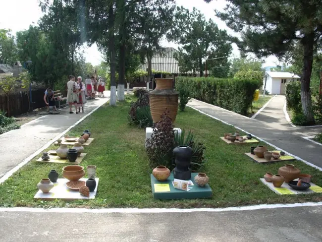 Foto Satul neolitic din Drăgăneşti-Olt şi-a deschis porţile