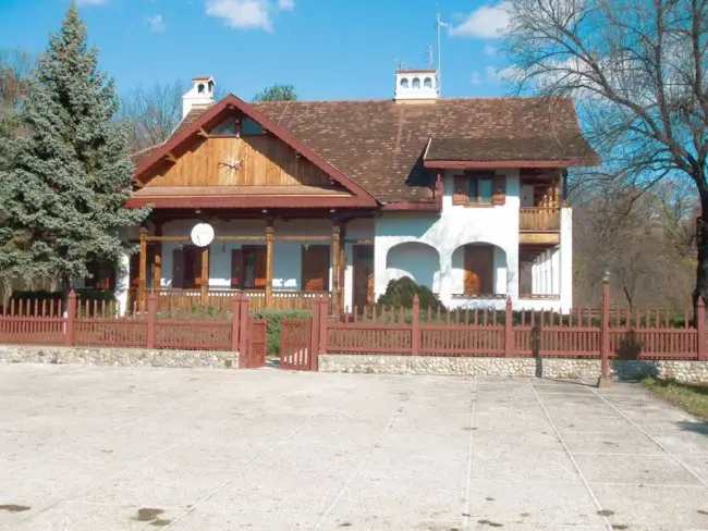 Foto Cabanele lui Ceauşescu, loc de relaxare pentru vânătorii străini