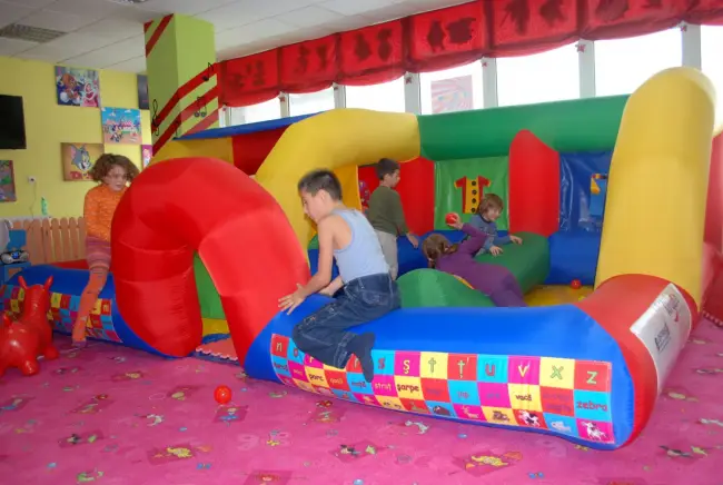 Foto Dodolino, primul loc de joacă pentru micii slătineni