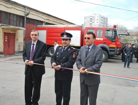 Foto FOTO. Patru noi autospeciale, în dotarea pompierilor olteni