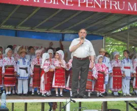 Foto Ansamblul „Flori de măr”, mândria Curtişoarei