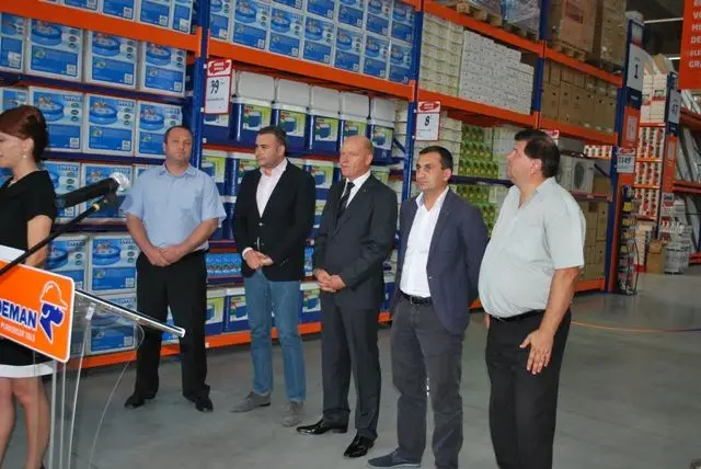 Foto FOTO. Dedeman a venit la Slatina