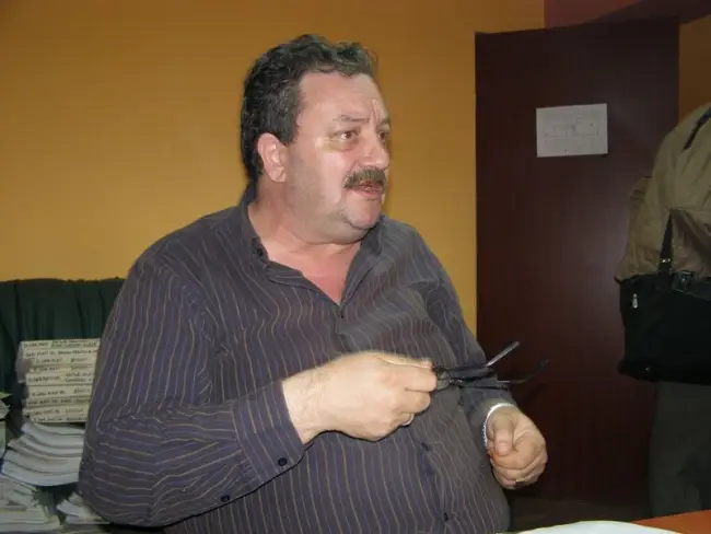 Foto Afaceristul Brătucu îşi jupoaie foştii angajaţi