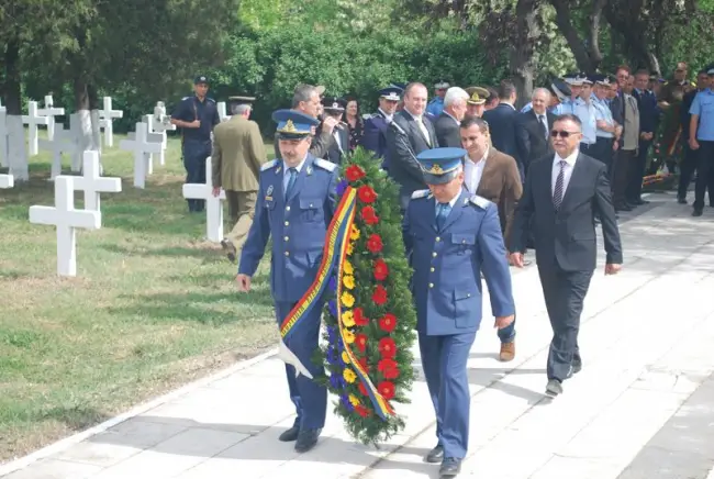 Foto 9 mai, marcat la Cimitirul Eroilor din Slatina