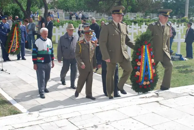 Foto 9 mai, marcat la Cimitirul Eroilor din Slatina