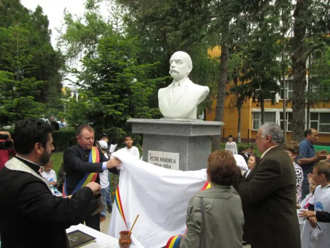 Foto Liceul Teoretic „Petre Pandrea” din Balş, 60 de ani de la înfiinţare